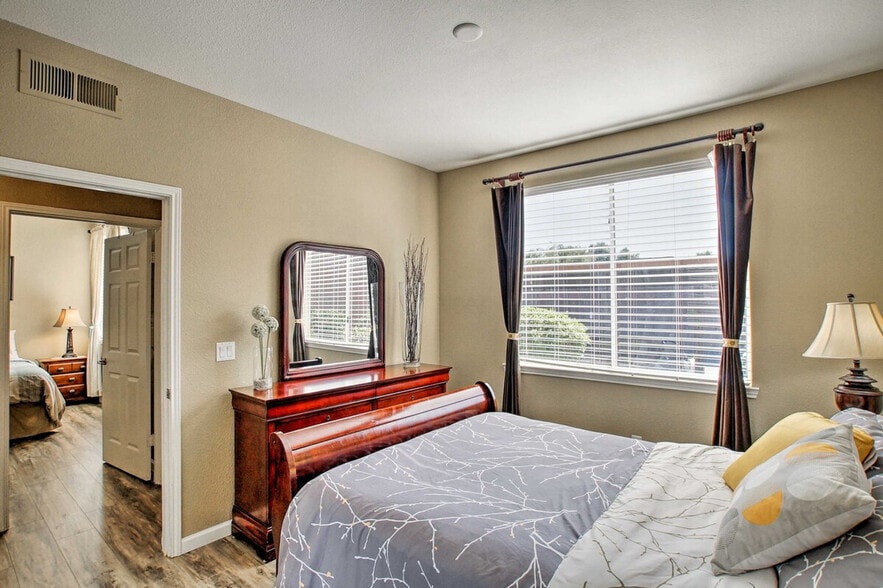 Building Photo - 7009 E Acoma Dr