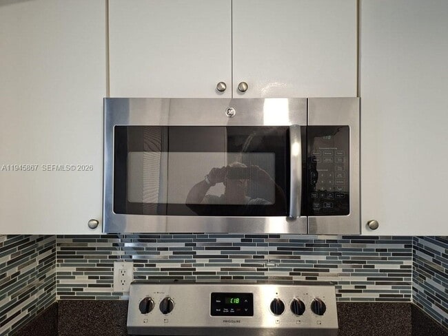 Building Photo - 301 Golden Isles Dr