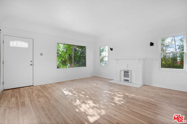 Building Photo - 1091 S Mansfield Ave