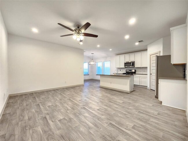 Building Photo - 14503 Rain Tree Dr
