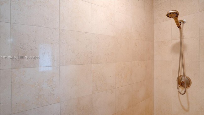Building Photo - 500 SW 51st Ct