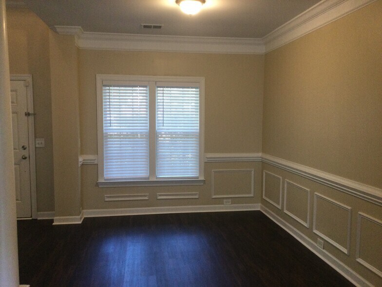 Building Photo - 8669 Hickory Creek Ln