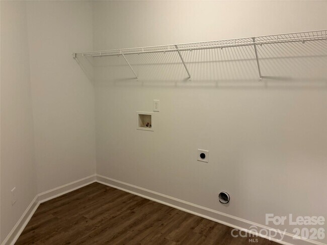 Building Photo - 4924 Aldersbrook Dr