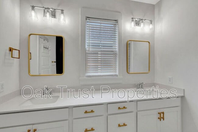 Building Photo - 3 Clearblue Lp