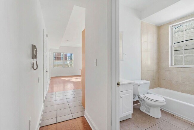 Building Photo - 621 N 33rd St