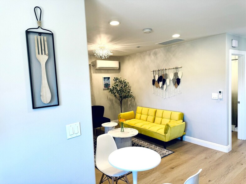 Building Photo - 3831 Rogers Rd