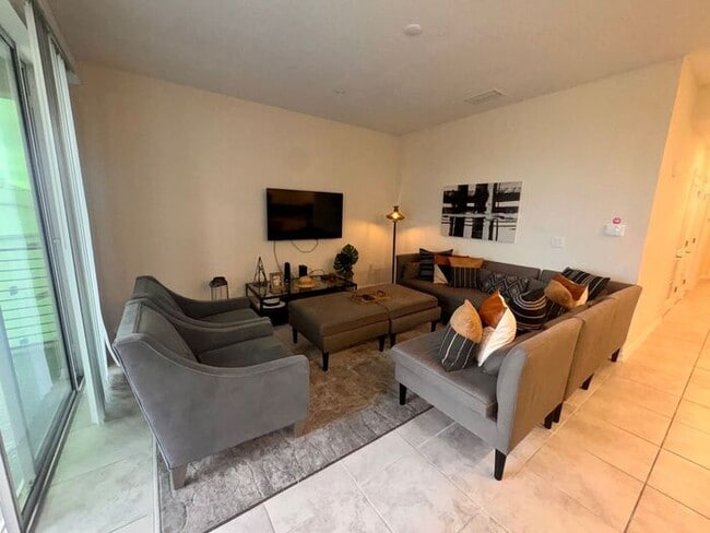 Building Photo - Fully Furnished 2/2 Luxury Storey Lake Condo near Disney with a Stunning Balcony Viiew!