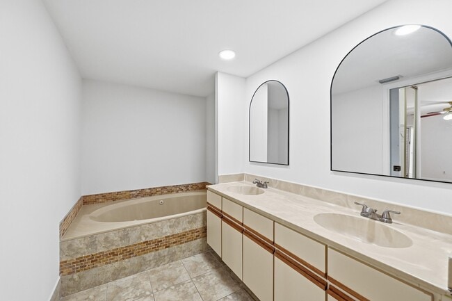 Building Photo - 8337 N Coral Cir