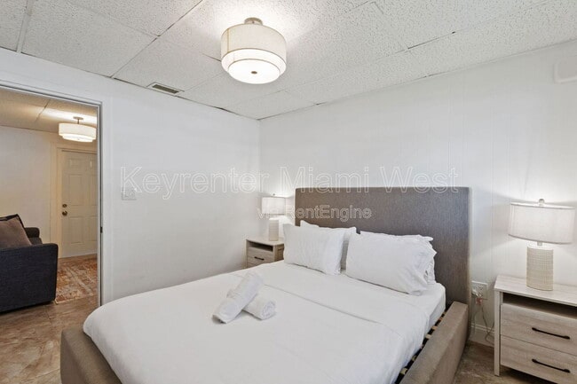 Building Photo - 699 S Federal Hwy