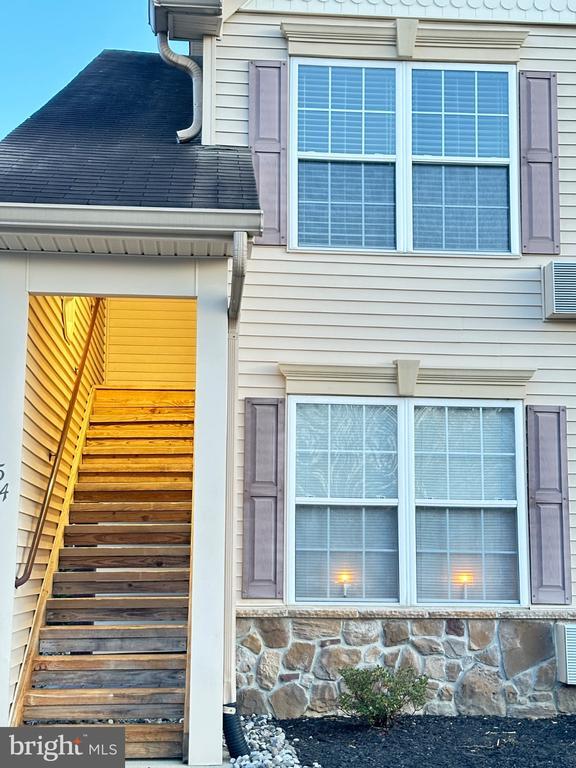 Primary Photo - 54 Sequoia Dr