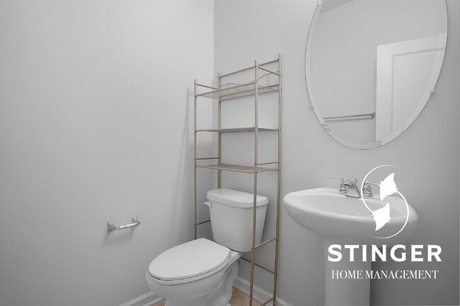 Building Photo - 108 Saluda Way