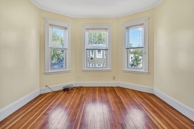 Building Photo - 38 Cameron St