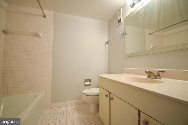 Building Photo - 3713 S George Mason Dr