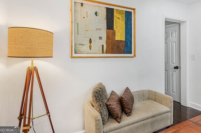 Building Photo - 2100 Cascade Rd