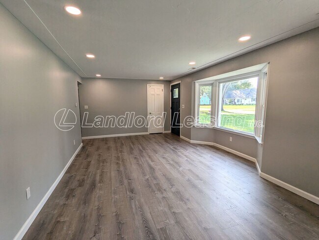 Building Photo - Updated Ranch Home in Sheffield Lake