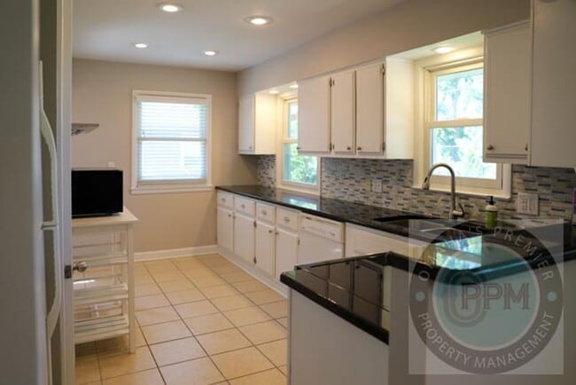Building Photo - Move In Special  $600.00 off the Deposit!!...