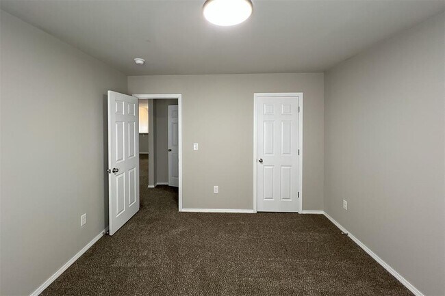 Building Photo - 4301 Driftwood Dr