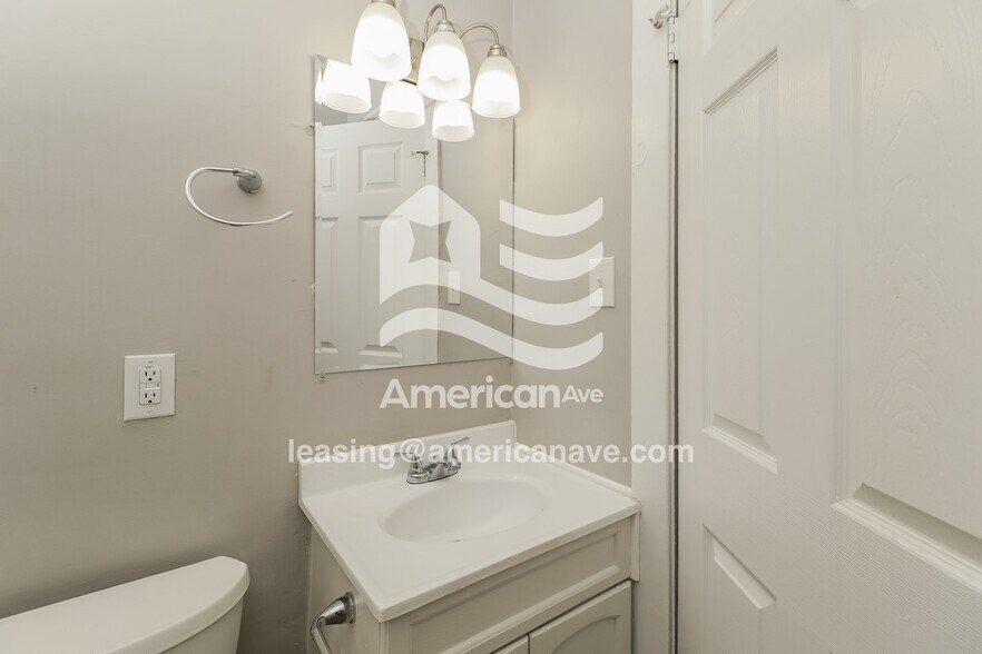 Building Photo - 521 Dale Ave