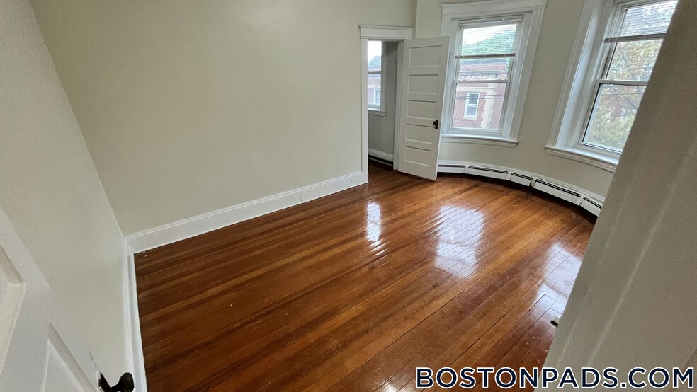 Building Photo - 208 Winthrop Rd