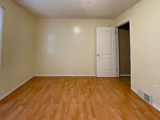 Building Photo - PRELEASING for AUGUST! Walk to Ball State! Bright 4BR Home with Fireplace