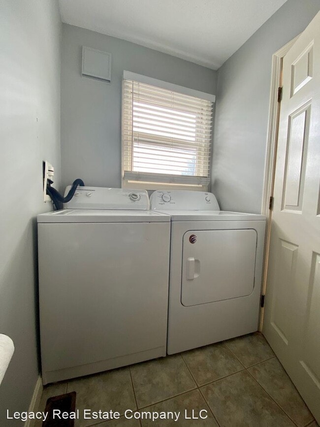 Building Photo - 2 br, 1.5 bath House - 4 Smithfield Road #10