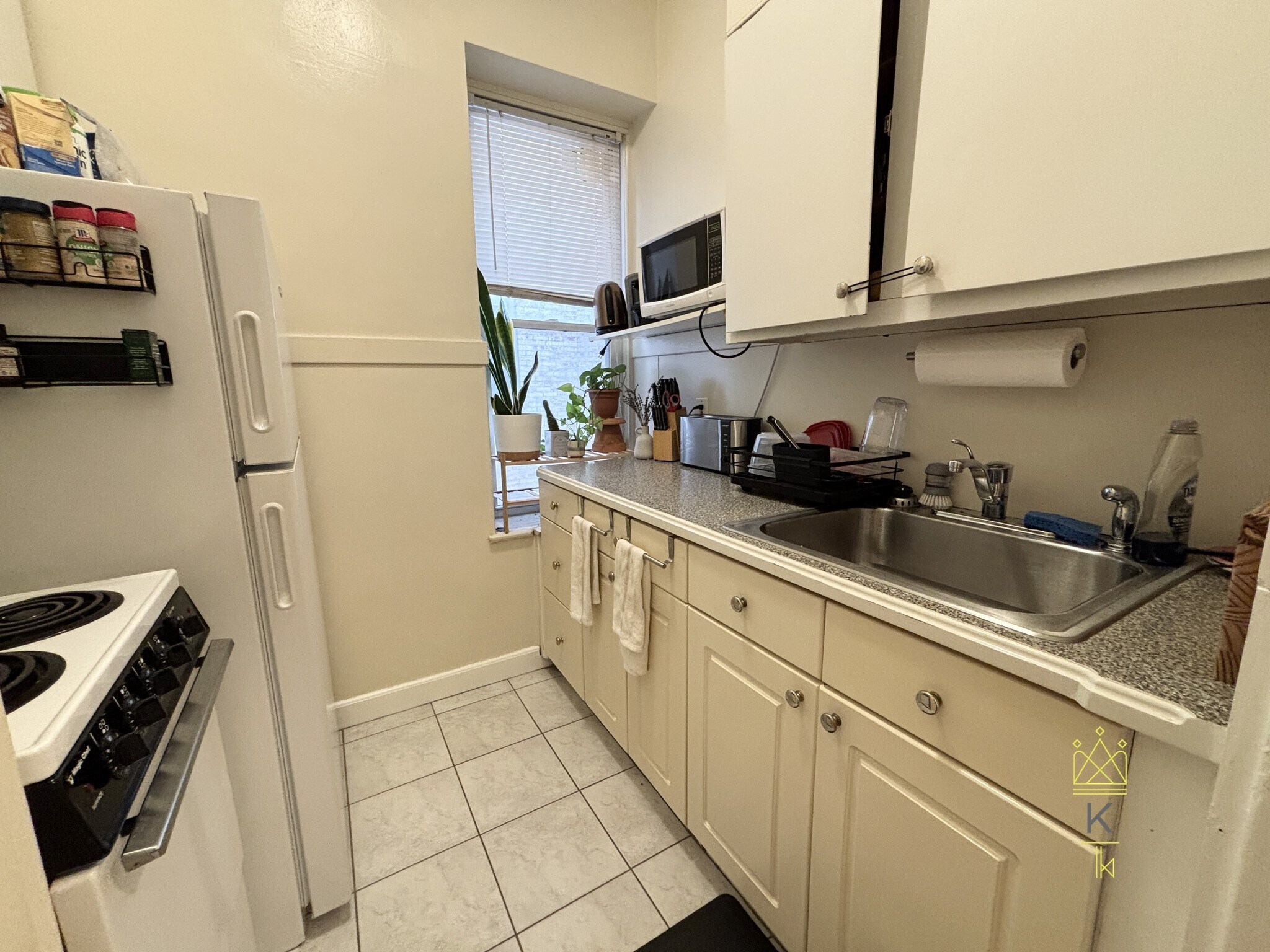 Building Photo - 1477 Beacon St