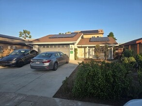 Building Photo - Two-bedroom house in Mira Mesa WITH SOLAR!