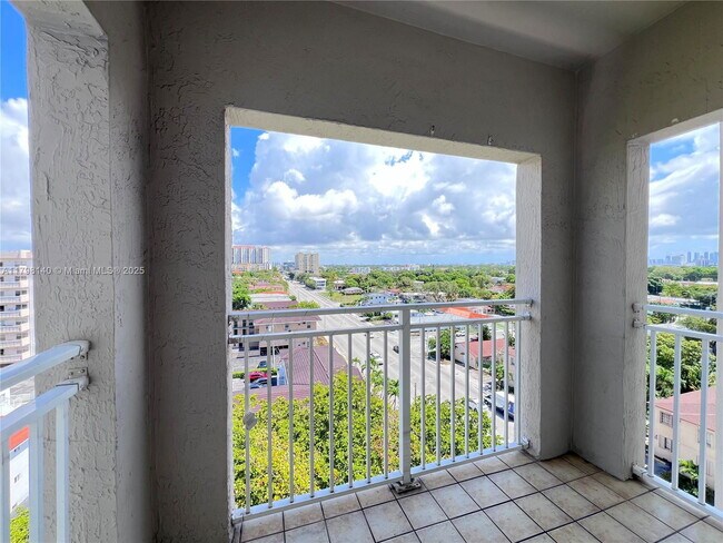 Building Photo - 50 Menores Ave