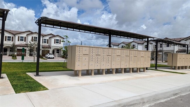 Building Photo - 2628 SE 28th Dr