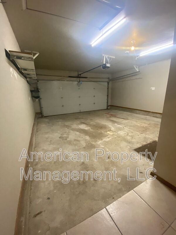 Building Photo - 4729 S Ironwood Ave