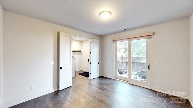 Building Photo - 4019 Plaza Row Ct
