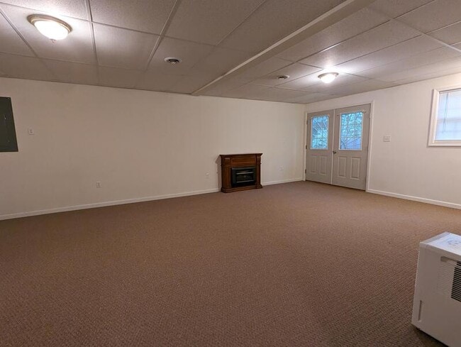 Building Photo - 726 Crestwood Cir