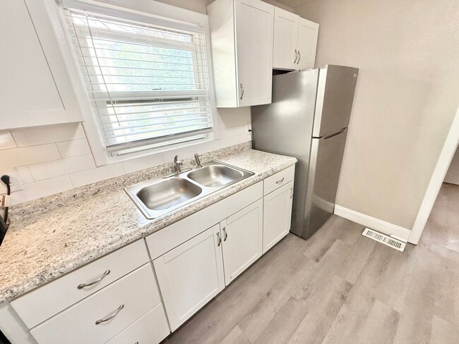 Building Photo - ***Renovated 3 Bedroom Ranch*Near Casino &...