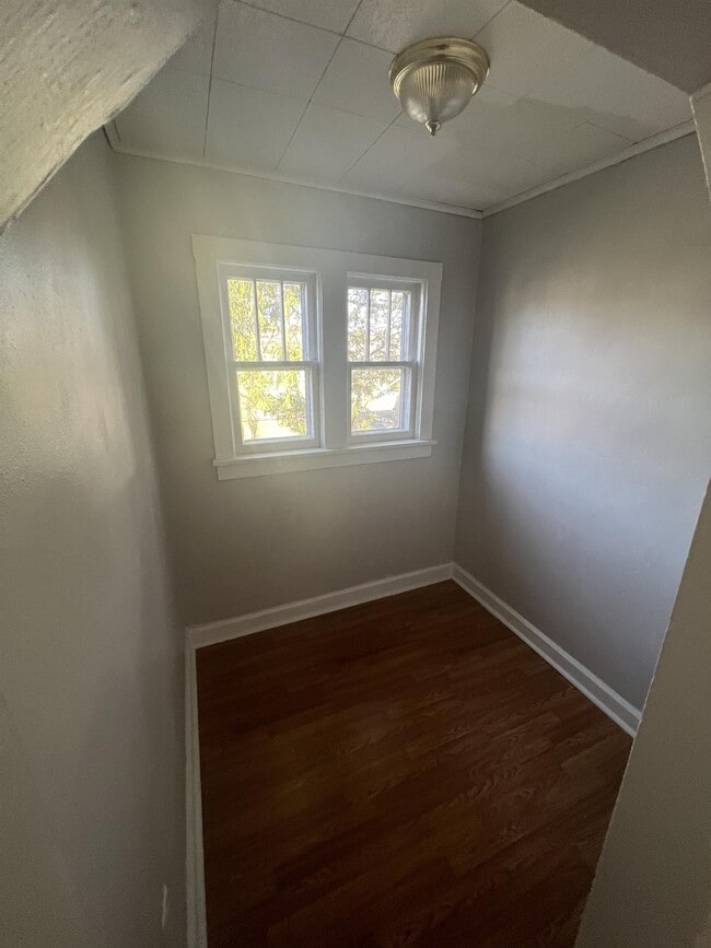 Building Photo - 1016 E Brookside Dr
