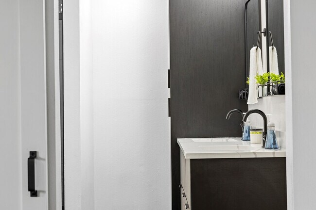 Building Photo - 5105 Galen Ct