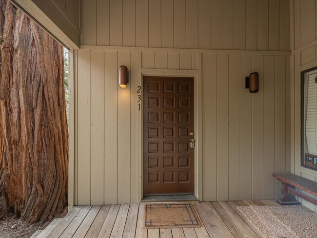 Building Photo - SKI LEASE: Townhome w/Fireplace, 2 Decks &...