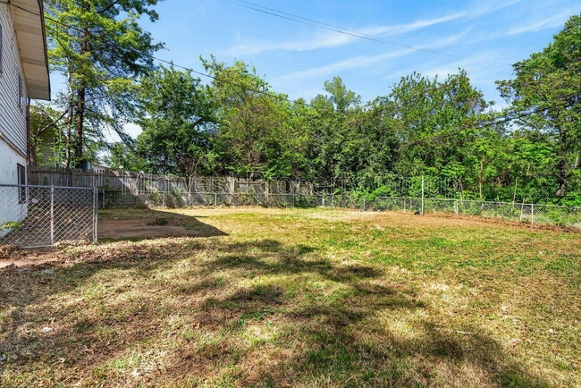 Building Photo - 743 Shepley Dr