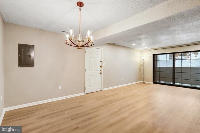 Building Photo - 1603 Carriage House Terrace