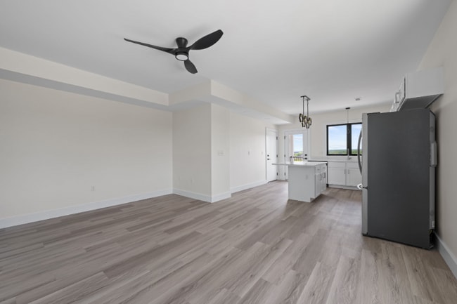 Building Photo - 1295 Holmden Ave