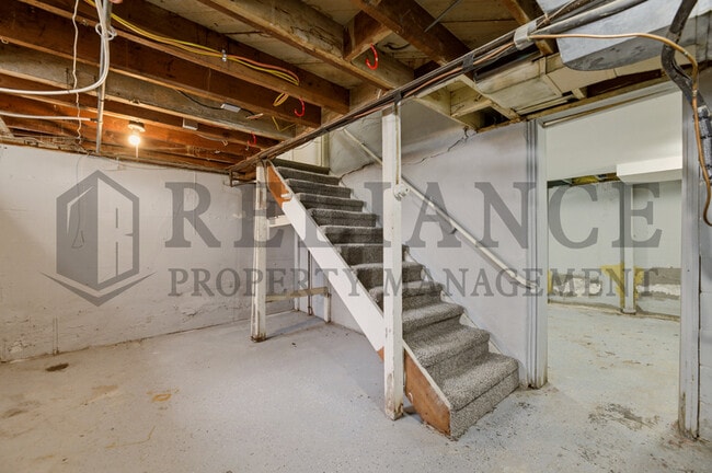 Building Photo - 571 S Roosevelt St