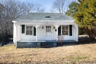 Building Photo - Friendly 2 Bedroom, 1 Bath bungalow in Hillsborough!