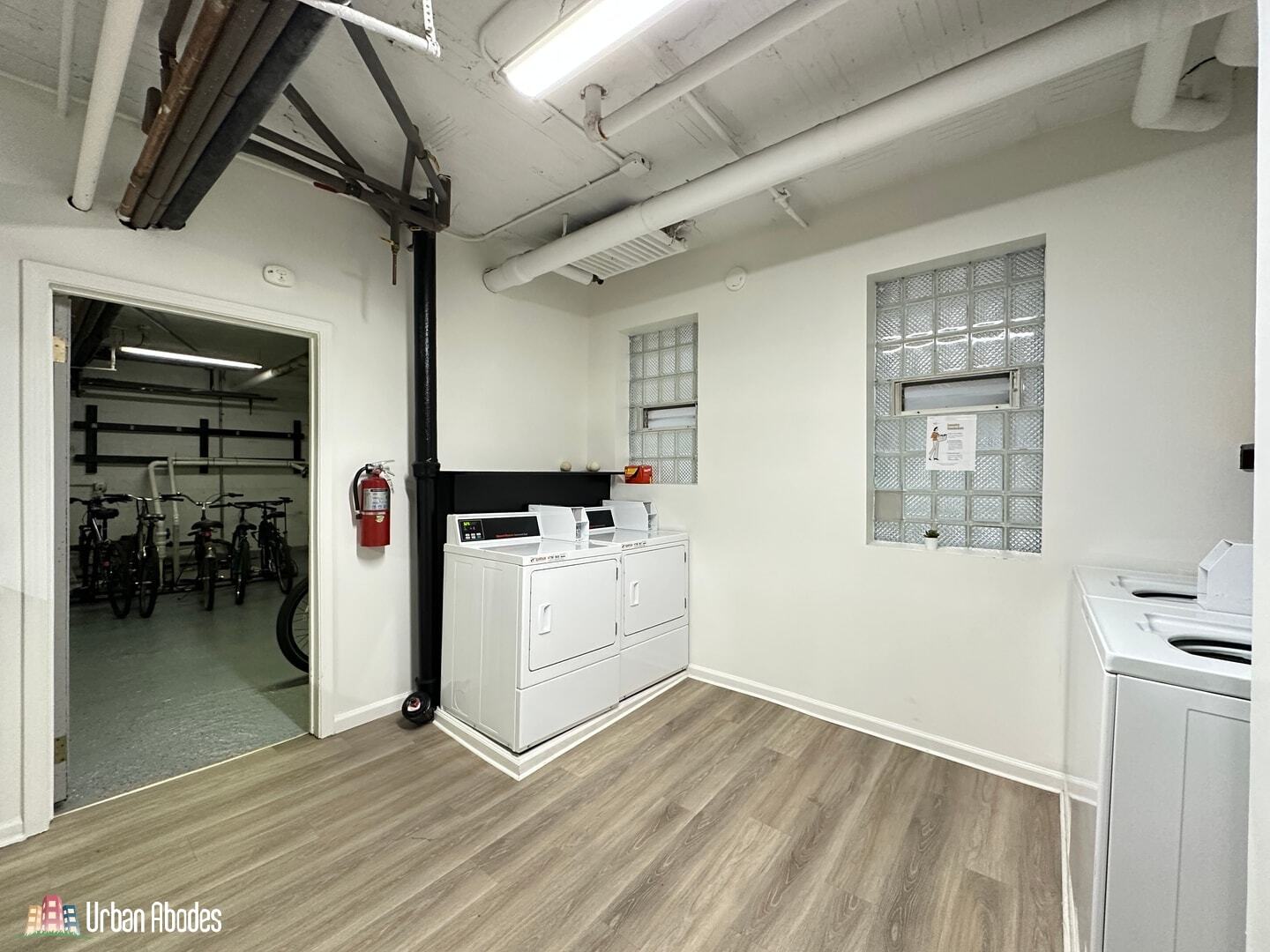 Building Photo - 5517 N Kenmore Ave