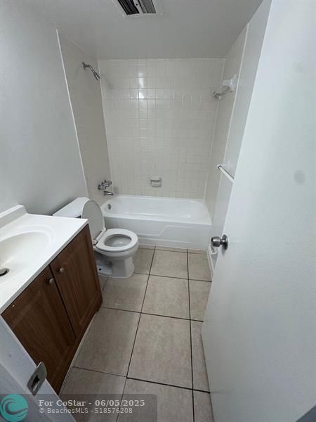 Building Photo - 515 S Sequoia Dr