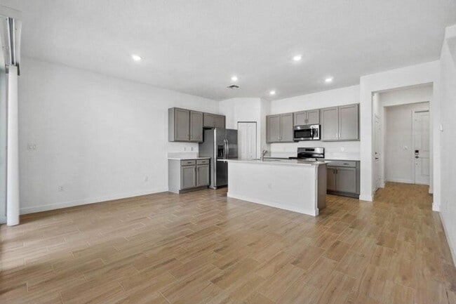 Building Photo - 4159 Lagoon Shore Dr