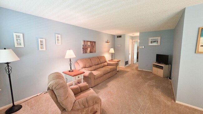 Building Photo - 60 Woodland Dr