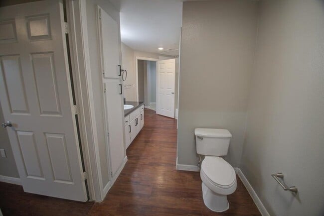 Building Photo - 2320 Gracy Farms Ln