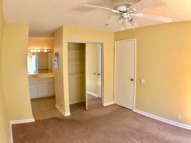 Building Photo - 271NKH