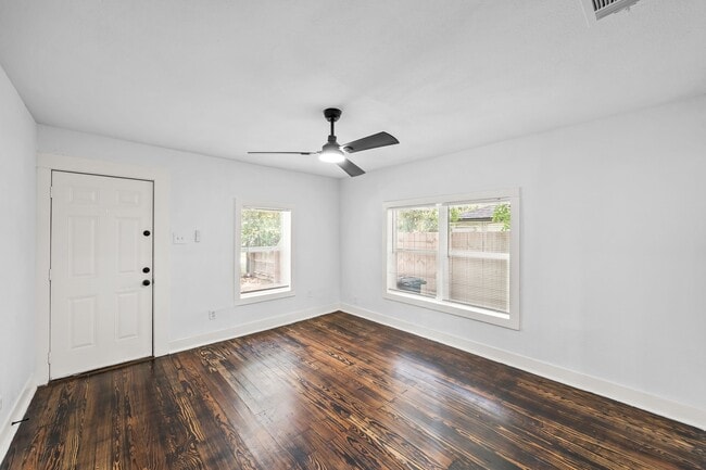Building Photo - 4208 Delhi St