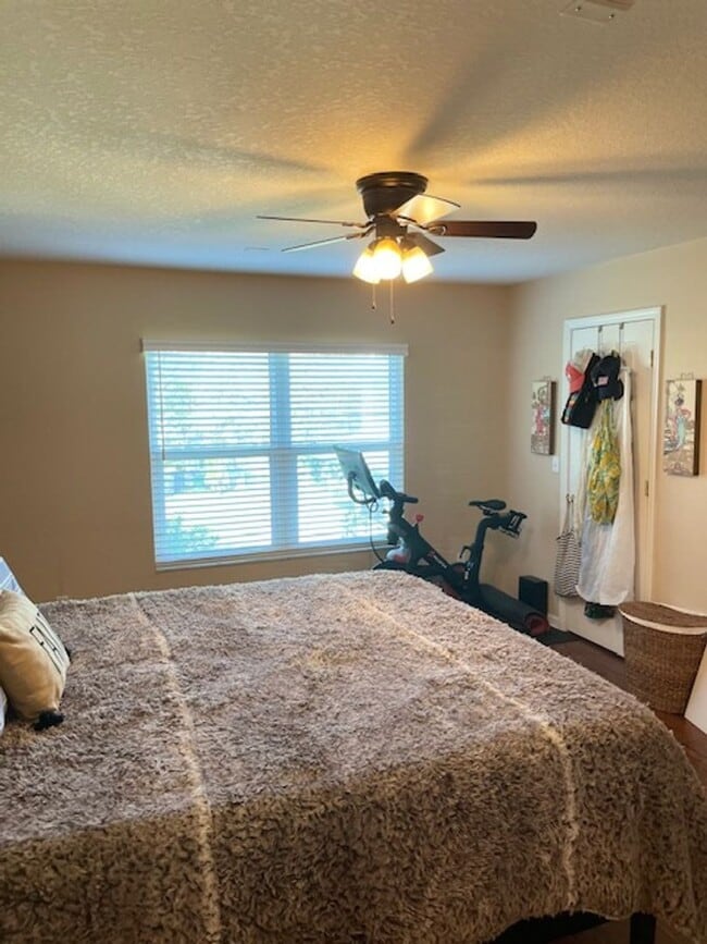 Building Photo - 2 Bedroom 2 1/2 Bath Townhouse in ST, next to MacDill Air Force Base