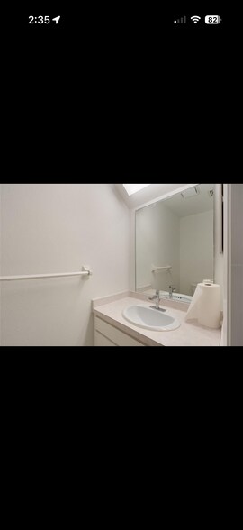 Building Photo - 926 Sunridge Dr